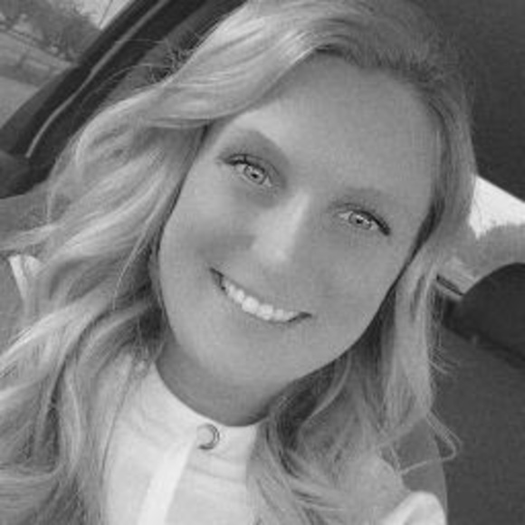 Meet your Posher, Christina - Picture 1 of 1